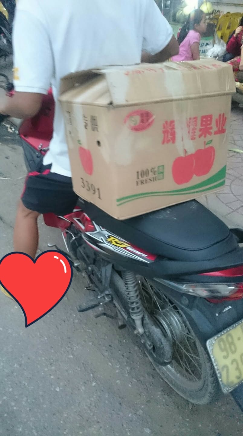 chồng Phan Duyên chở hàng đi giao dù chân chưa khỏi hẳn sau tai nạn