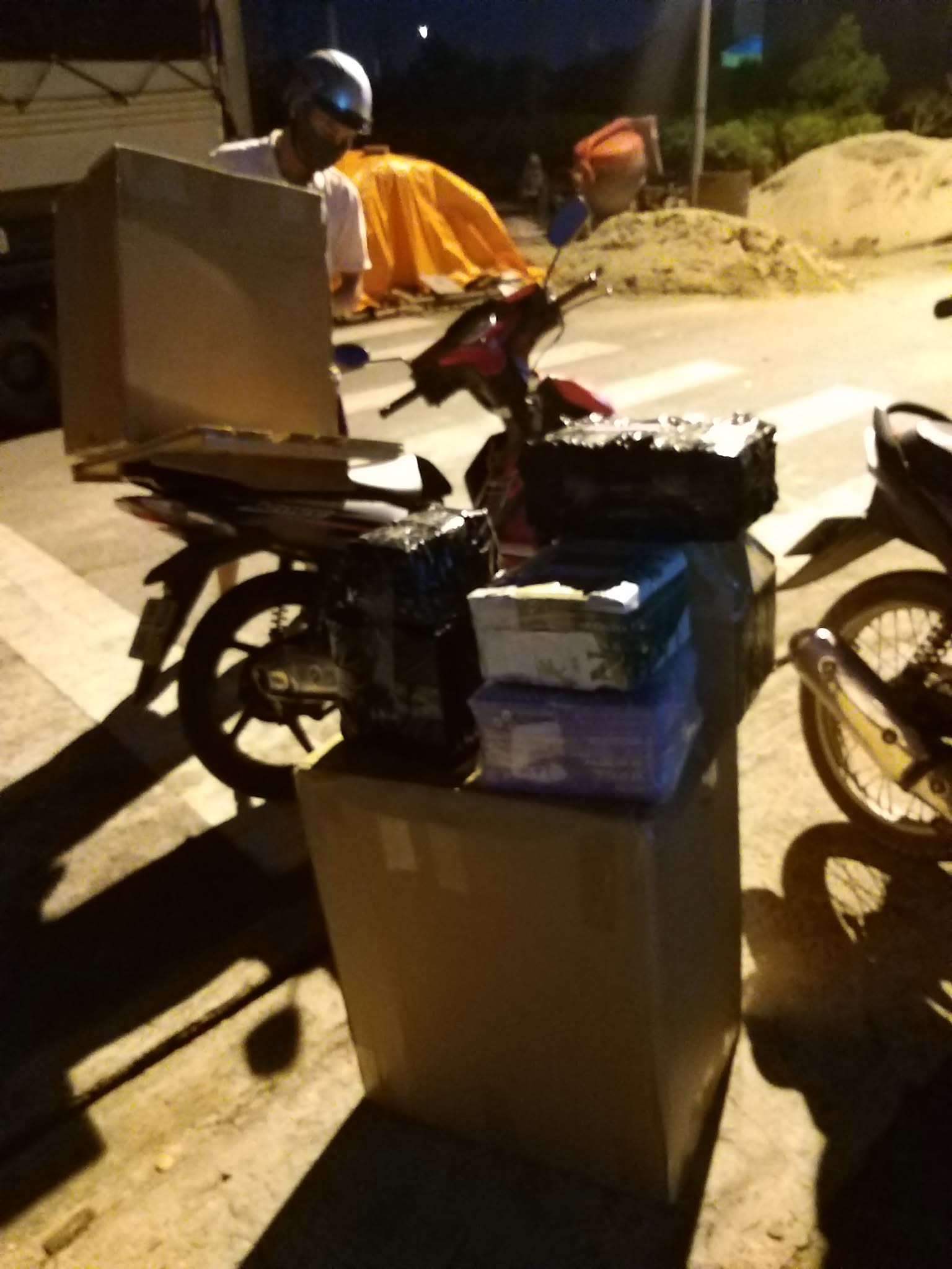 Phan Duyên giao hàng đêm những ngày đầu khởi nghiệp từ con số 0