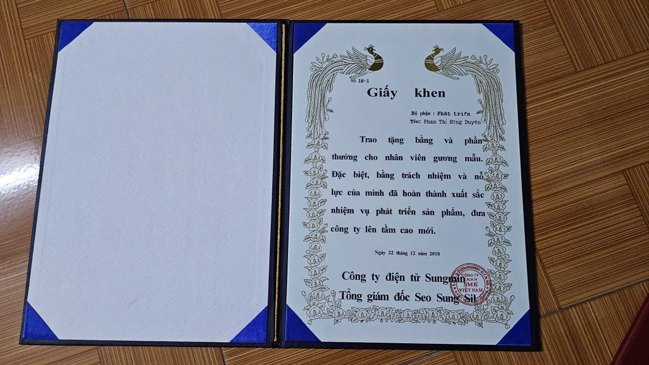 Giấy khen nhân viên xuất sắc bộ phận phát triển sản phẩm của Phan Thị Hồng Duyên