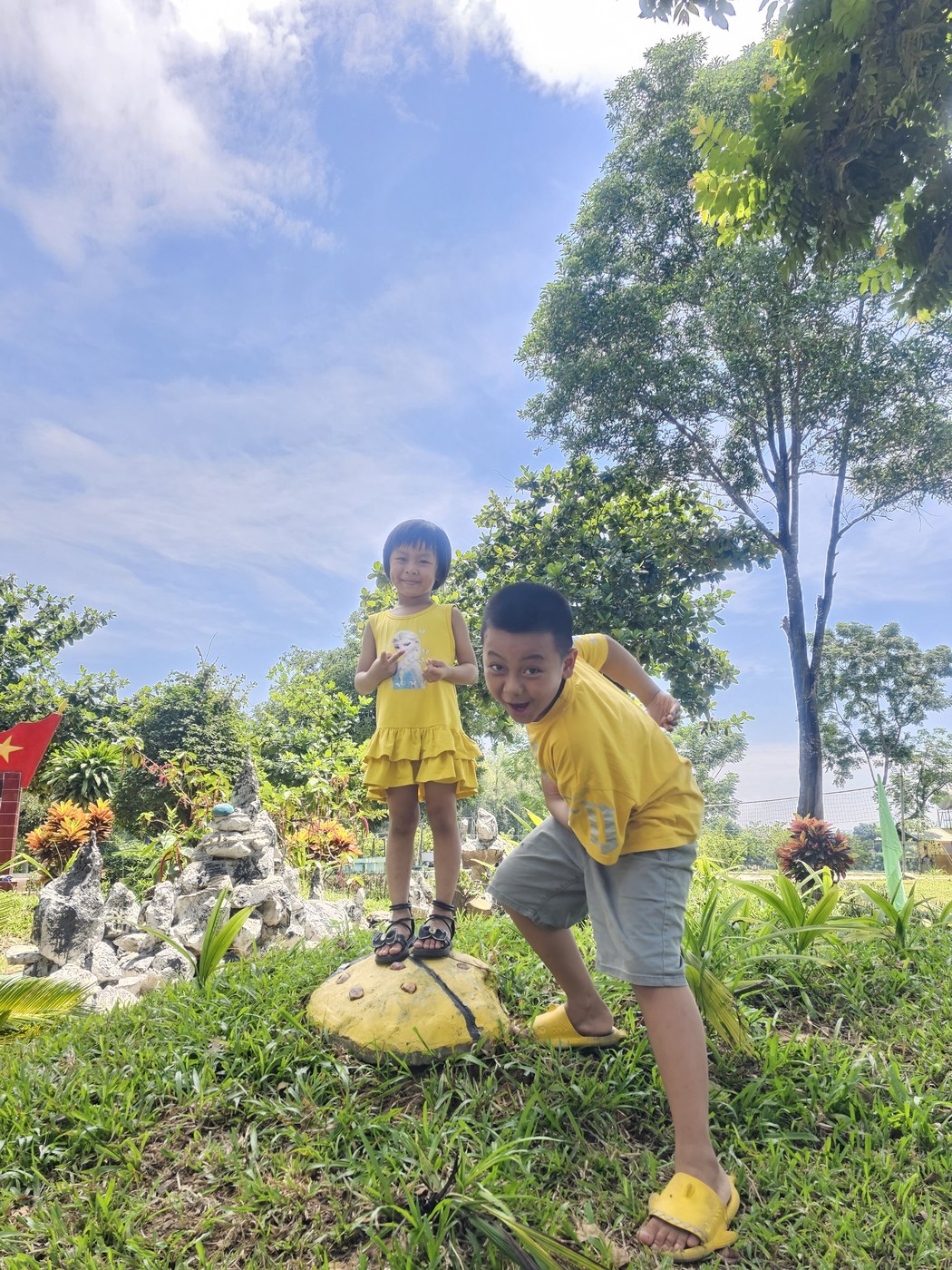 Hai bé Khánh An và Huy Khánh — thương hiệu An Khánh mang tên hai con