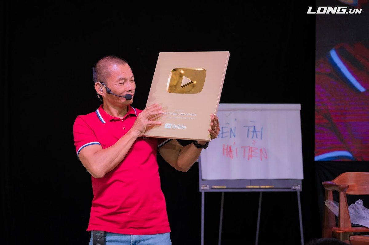 Nút Vàng YouTube của kênh Phạm Thành Long