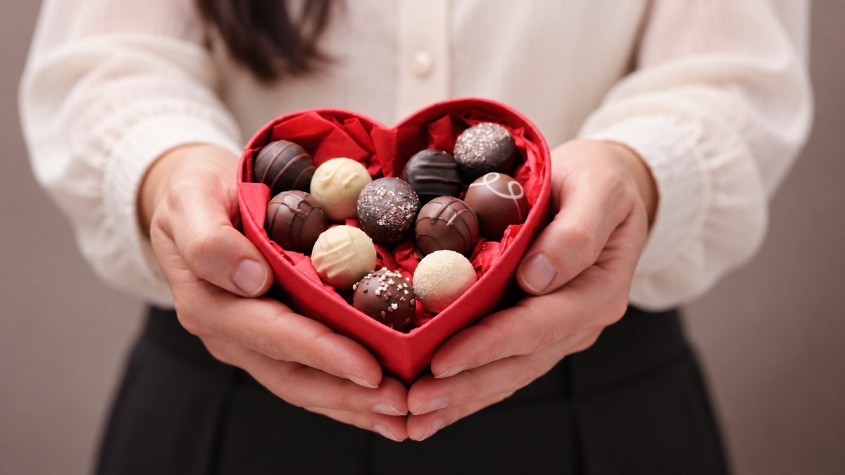 Hộp socola trái tim làm quà Valentine, ảnh minh hoạ bài kiếm thêm thu nhập tại nhà